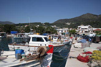 Palia Epidauros Hafen mit Fischerbooten